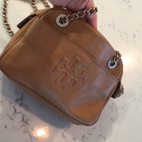 Tory Burch Handbags - Tory Burch Thea chain crossbodyWEEKEND SALE